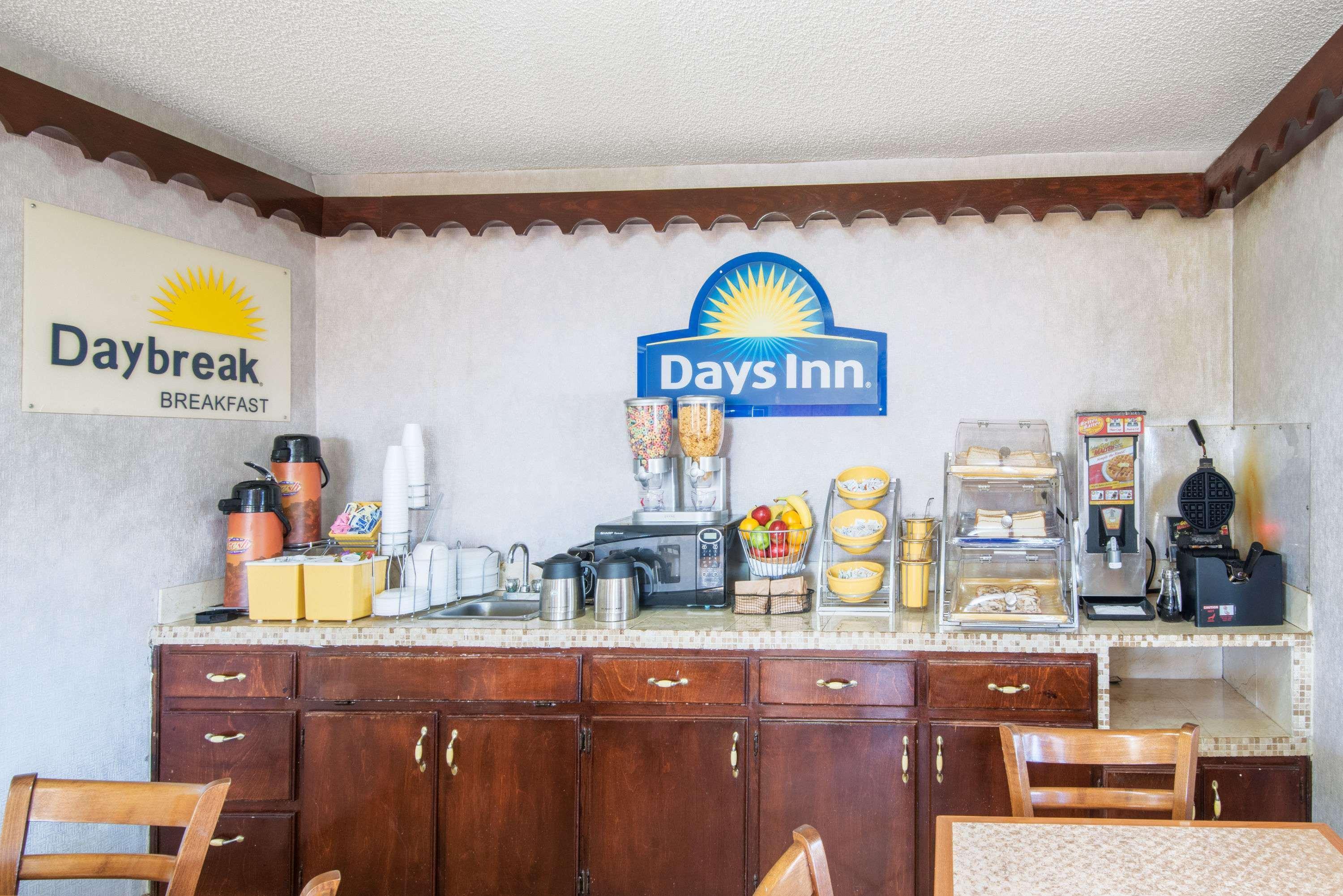 Days Inn By Wyndham ไอเพไลกา ภายนอก รูปภาพ