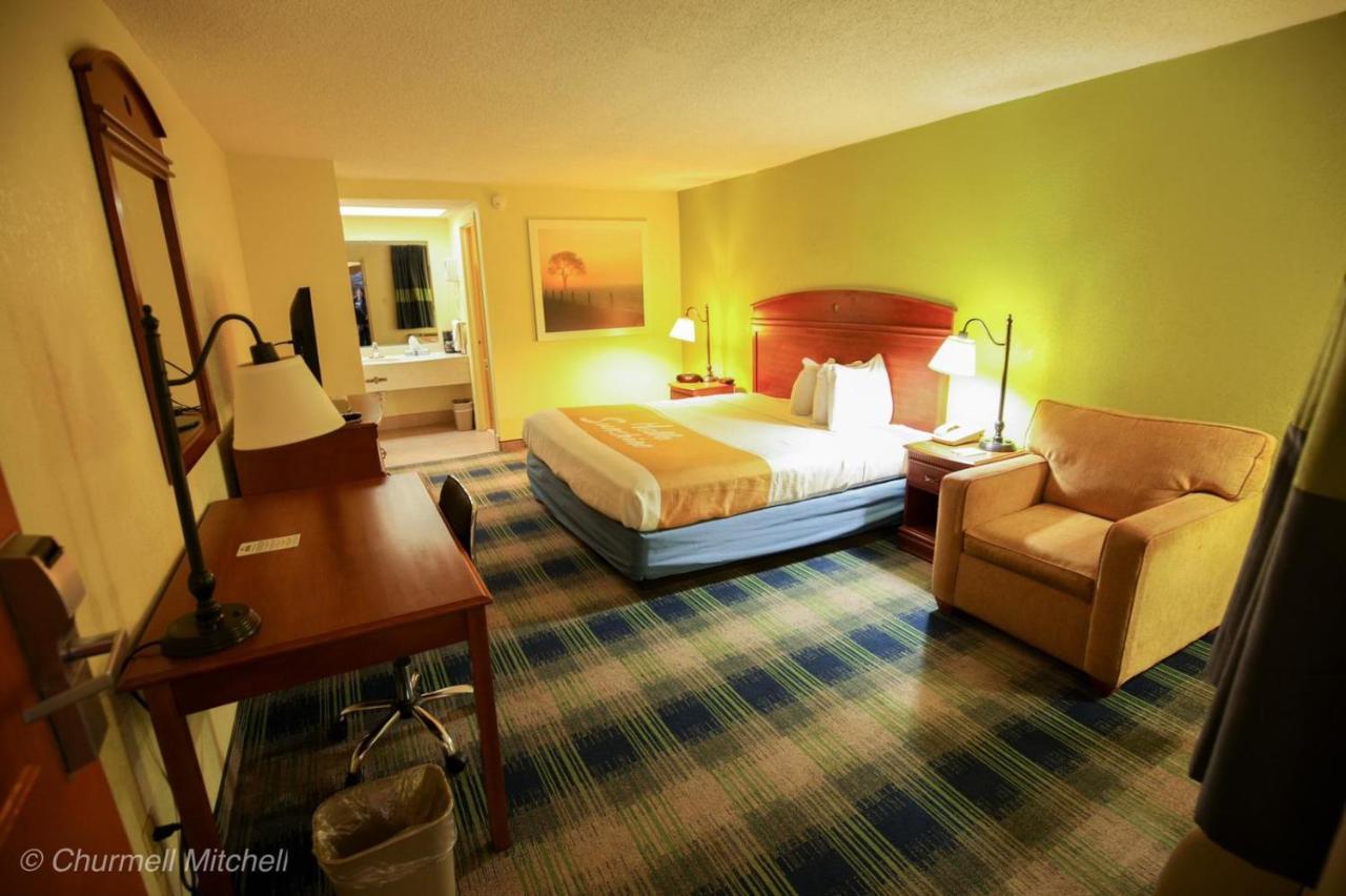 Days Inn By Wyndham ไอเพไลกา ภายนอก รูปภาพ